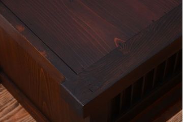 明治期の水屋箪笥をリペア&カスタム!背面を新材に張り替え、天板を取り付けローボードにリメイク。6杯の引き出しと引き戸内に取り外し可能な棚板を設置。赤みがかった濃い茶色に着色し仕上げ。(テレビ台、テレビボード、収納棚、戸棚、キャビネット)