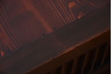 明治期の水屋箪笥をリペア&カスタム!背面を新材に張り替え、天板を取り付けローボードにリメイク。6杯の引き出しと引き戸内に取り外し可能な棚板を設置。赤みがかった濃い茶色に着色し仕上げ。(テレビ台、テレビボード、収納棚、戸棚、キャビネット)