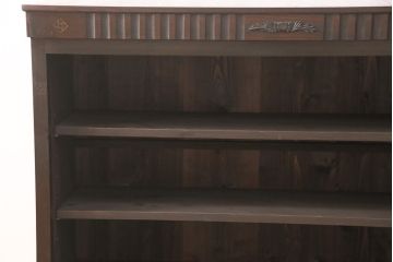 サイドボードをリペア&カスタム!奥行きをリサイズし、引き出しを3杯増設。木製脚を取り付け、ガラスは結霜ガラスへ差し替え。現状の色味を変えずに着色しワックスで仕上げ。(収納棚、戸棚、キャビネット、大正ロマン)