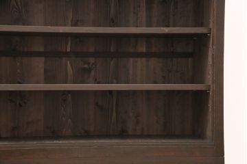 サイドボードをリペア&カスタム!奥行きをリサイズし、引き出しを3杯増設。木製脚を取り付け、ガラスは結霜ガラスへ差し替え。現状の色味を変えずに着色しワックスで仕上げ。(収納棚、戸棚、キャビネット、大正ロマン)
