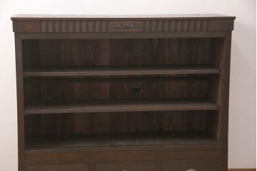 サイドボードをリペア&カスタム!奥行きをリサイズし、引き出しを3杯増設。木製脚を取り付け、ガラスは結霜ガラスへ差し替え。現状の色味を変えずに着色しワックスで仕上げ。(収納棚、戸棚、キャビネット、大正ロマン)