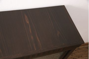 サイドボードをリペア&カスタム!奥行きをリサイズし、引き出しを3杯増設。木製脚を取り付け、ガラスは結霜ガラスへ差し替え。現状の色味を変えずに着色しワックスで仕上げ。(収納棚、戸棚、キャビネット、大正ロマン)
