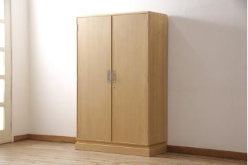 加茂桐箪笥の見た目を変えずに綺麗にリペア!開き戸の取っ手と鍵にメッキ掛けをし、鍵を使用可能に。木地色仕上げ。(大丸、桐たんす、着物箪笥、衣装タンス、和箪笥)