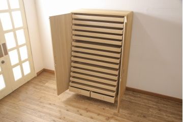 加茂桐箪笥の見た目を変えずに綺麗にリペア!開き戸の取っ手と鍵にメッキ掛けをし、鍵を使用可能に。木地色仕上げ。(大丸、桐たんす、着物箪笥、衣装タンス、和箪笥)