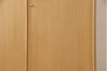 加茂桐箪笥の見た目を変えずに綺麗にリペア!開き戸の取っ手と鍵にメッキ掛けをし、鍵を使用可能に。木地色仕上げ。(大丸、桐たんす、着物箪笥、衣装タンス、和箪笥)