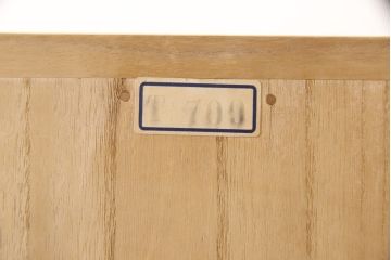 加茂桐箪笥の見た目を変えずに綺麗にリペア!開き戸の取っ手と鍵にメッキ掛けをし、鍵を使用可能に。木地色仕上げ。(大丸、桐たんす、着物箪笥、衣装タンス、和箪笥)