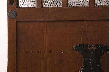 格子蔵戸をリペア&カスタム!高さをリサイズし、戸車を交換。金網部分はそのままにクリアガラスを取り付け。外部塗料で仕上げ。(建具、玄関戸、引き戸)