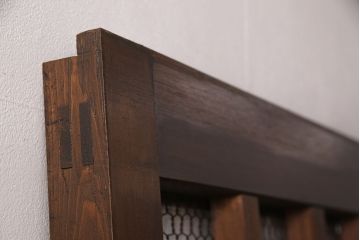 格子蔵戸をリペア&カスタム!高さをリサイズし、戸車を交換。金網部分はそのままにクリアガラスを取り付け。外部塗料で仕上げ。(建具、玄関戸、引き戸)