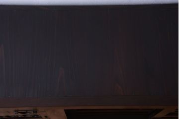 明治期の水屋箪笥をリペア&カスタム!背面を新材に張り替え、引き戸内に取り外し可能な棚板を設置。天板を取り付けローボードにカスタム。赤みがかった濃い茶色に着色し仕上げ。(テレビ台、テレビボード、収納棚、戸棚、キャビネット)