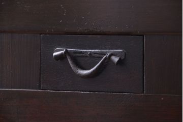 明治期の水屋箪笥をリペア&カスタム!背面を新材に張り替え、引き戸内に取り外し可能な棚板を設置。天板を取り付けローボードにカスタム。赤みがかった濃い茶色に着色し仕上げ。(テレビ台、テレビボード、収納棚、戸棚、キャビネット)
