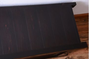 明治大正期の水屋箪笥をリペア&カスタム!背面は新材に交換し、引き戸内に取り外し可能な棚板を設置。天板を取り付けローボードにリメイク。赤みがかった濃い茶色に着色し仕上げ。(テレビ台、テレビボード、収納棚、戸棚、キャビネット)