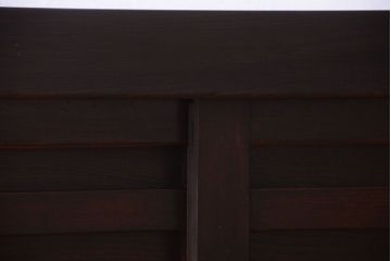 明治大正期の水屋箪笥をリペア&カスタム!背面は新材に交換し、引き戸内に取り外し可能な棚板を設置。天板を取り付けローボードにリメイク。赤みがかった濃い茶色に着色し仕上げ。(テレビ台、テレビボード、収納棚、戸棚、キャビネット)