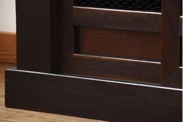 水屋箪笥をリペア&カスタム!天板を取り付け、引き戸内には棚板を設置しローボードにリメイク。赤みがかった濃い茶色に着色し仕上げ。(テレビ台、テレビボード、収納棚、キャビネット)