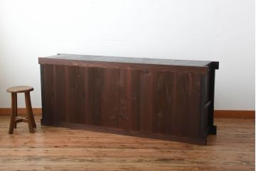 水屋箪笥をリペア&カスタム!天板を取り付け、引き戸内には棚板を設置しローボードにリメイク。赤みがかった濃い茶色に着色し仕上げ。(テレビ台、テレビボード、収納棚、キャビネット)