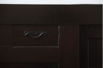 明治期の水屋箪笥をリペア&カスタム!天板を取り付け背面は新材に張り直し、ローボードにリメイク。内部に棚板を追加。赤みがかった濃い茶色に着色し仕上げ。(テレビ台、テレビボード、収納棚、キャビネット)