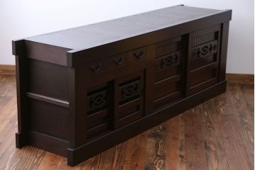明治期の水屋箪笥をリペア&カスタム!新たに天板を取り付け、ローボードにリメイク。内部に棚板を設置。赤みがかった濃い茶色に着色し仕上げ。(テレビ台、テレビボード、収納棚、キャビネット)