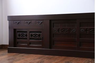 明治期の水屋箪笥をリペア&カスタム!新たに天板を取り付け、ローボードにリメイク。内部に棚板を設置。赤みがかった濃い茶色に着色し仕上げ。(テレビ台、テレビボード、収納棚、キャビネット)