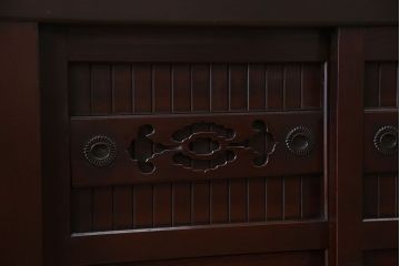 明治期の水屋箪笥をリペア&カスタム!新たに天板を取り付け、ローボードにリメイク。内部に棚板を設置。赤みがかった濃い茶色に着色し仕上げ。(テレビ台、テレビボード、収納棚、キャビネット)