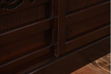 明治期の水屋箪笥をリペア&カスタム!新たに天板を取り付け、ローボードにリメイク。内部に棚板を設置。赤みがかった濃い茶色に着色し仕上げ。(テレビ台、テレビボード、収納棚、キャビネット)