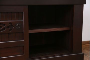 明治期の水屋箪笥をリペア&カスタム!新たに天板を取り付け、ローボードにリメイク。内部に棚板を設置。赤みがかった濃い茶色に着色し仕上げ。(テレビ台、テレビボード、収納棚、キャビネット)