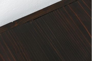明治期の水屋箪笥をリペア&カスタム!天板を取り付け背板を張り直し、ローボードにリメイク。内部に棚板を追加。黒系の茶色と赤系の茶色のツートンカラーに着色し仕上げ。(テレビ台、テレビボード、収納棚、キャビネット)