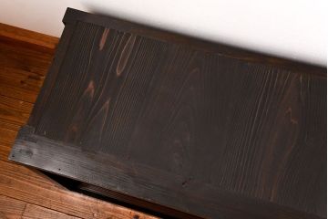 明治期の水屋箪笥をリペア&カスタム!天板を取り付け背板を張り直し、ローボードにリメイク。内部に棚板を追加。黒系の茶色と赤系の茶色のツートンカラーに着色し仕上げ。(テレビ台、テレビボード、収納棚、キャビネット)