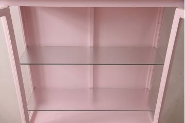 アンティークケビントをリペア&カスタム!高品質リペアを施し、ピンクにペイントし仕上げ。(ガラスケース、ショーケース、飾り棚、陳列棚)