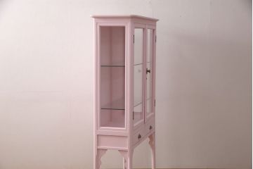 アンティークケビントをリペア&カスタム!高品質リペアを施し、ピンクにペイントし仕上げ。(ガラスケース、ショーケース、飾り棚、陳列棚)