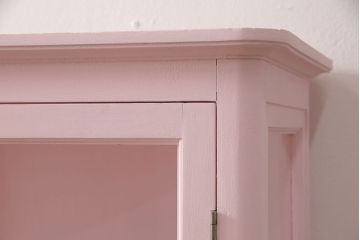 アンティークケビントをリペア&カスタム!高品質リペアを施し、ピンクにペイントし仕上げ。(ガラスケース、ショーケース、飾り棚、陳列棚)