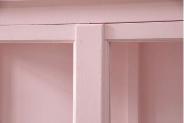 アンティークケビントをリペア&カスタム!高品質リペアを施し、ピンクにペイントし仕上げ。(ガラスケース、ショーケース、飾り棚、陳列棚)