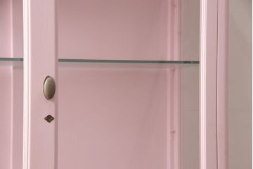 アンティークケビントをリペア&カスタム!高品質リペアを施し、ピンクにペイントし仕上げ。(ガラスケース、ショーケース、飾り棚、陳列棚)