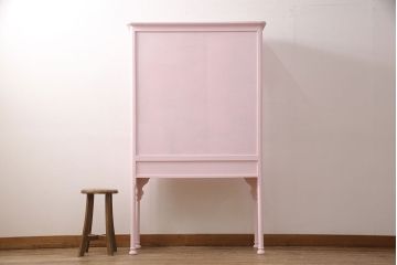 アンティークケビントをリペア&カスタム!高品質リペアを施し、ピンクにペイントし仕上げ。(ガラスケース、ショーケース、飾り棚、陳列棚)