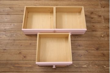 北海道民芸家具のキャビネットをリペア&カスタム!高品質リペアを施し、全体をピンクにペイント仕上げ。(収納棚、戸棚、陳列棚)