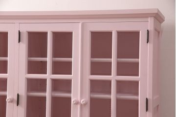 北海道民芸家具のキャビネットをリペア&カスタム!高品質リペアを施し、全体をピンクにペイント仕上げ。(収納棚、戸棚、陳列棚)