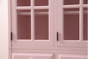 北海道民芸家具のキャビネットをリペア&カスタム!高品質リペアを施し、全体をピンクにペイント仕上げ。(収納棚、戸棚、陳列棚)