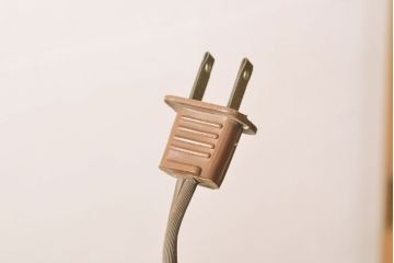 ドレクセルヘリテイジのキュリオケースをリペア&カスタム!ガラス棚を2枚追加。(ガラスケース、ショーケース、コレクションケース)