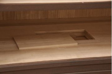 加茂桐箪笥をリペア&カスタム!落ち着いた茶色に着色仕上げ。(総桐たんす、着物箪笥、和タンス)