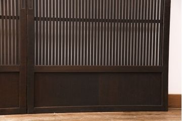 アンティークの格子戸3枚セットをリペア&カスタム!高さと幅をリサイズし、厚みも調整。濃い茶色に着色しワックスで仕上げ。(引き戸、建具)