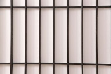 障子戸2枚をリペア&カスタム!ガラスを市松模様ガラスに、障子をプラスチック障子に交換。引き手と戸車を取り付け。(引き戸、ガラス帯戸)