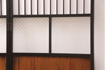 障子戸2枚をリペア&カスタム!ガラスを市松模様ガラスに、障子をプラスチック障子に交換。引き手と戸車を取り付け。(引き戸、ガラス帯戸)