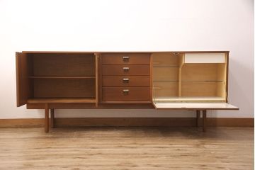 サイドボードをリペア&カスタム!棚板の高さを調整できるようダボを追加。(収納棚、戸棚、キャビネット)