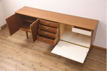 サイドボードをリペア&カスタム!棚板の高さを調整できるようダボを追加。(収納棚、戸棚、キャビネット)