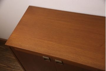 サイドボードをリペア&カスタム!棚板の高さを調整できるようダボを追加。(収納棚、戸棚、キャビネット)
