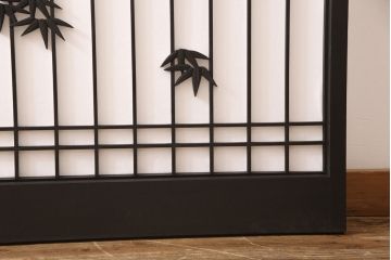 障子戸3枚セットをリペア&カスタム!障子をプラスチック障子に張り替え、引き手を取り付け。本体をブラックに塗装し、戸枠を製作。(建具、引き戸)