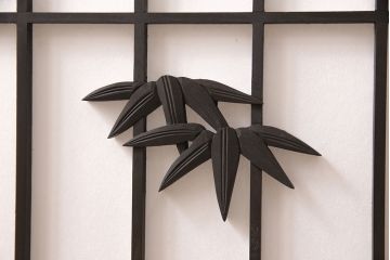 障子戸3枚セットをリペア&カスタム!障子をプラスチック障子に張り替え、引き手を取り付け。本体をブラックに塗装し、戸枠を製作。(建具、引き戸)