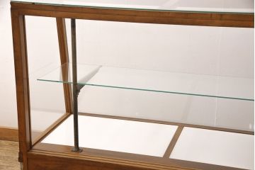 ガラスケースの見た目を変えずに綺麗にリペア!(陳列棚、Rガラスケース)