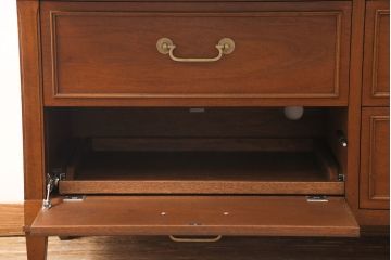 ドレクセルヘリテイジのチェストをリペア&カスタム!引き出し2杯をフラップダウン扉に加工し、片方の内部にスライドレールを取り付け使いやすくリメイク。(サイドボード、リビングボード)