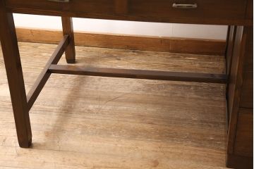 アンティーク片袖机の見た目を変えずに綺麗にリペア!欠損した部分を新材で修復。(ワークデスク、学習机)