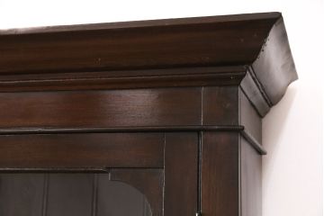 イギリスアンティークのカップボードをリペア&カスタム!棚板をガラス棚板に変更し、照明を取り付け。下段は棚板と背板を取り外し。(カップボード、陳列棚)