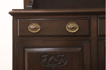 イギリスアンティークのカップボードをリペア&カスタム!棚板をガラス棚板に変更し、照明を取り付け。下段は棚板と背板を取り外し。(カップボード、陳列棚)